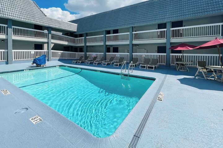 Pool 18 of 32