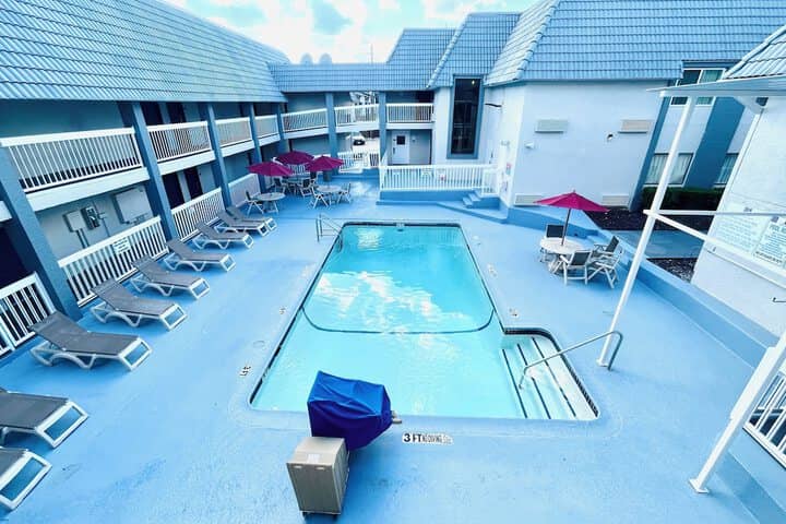 Pool 16 of 32