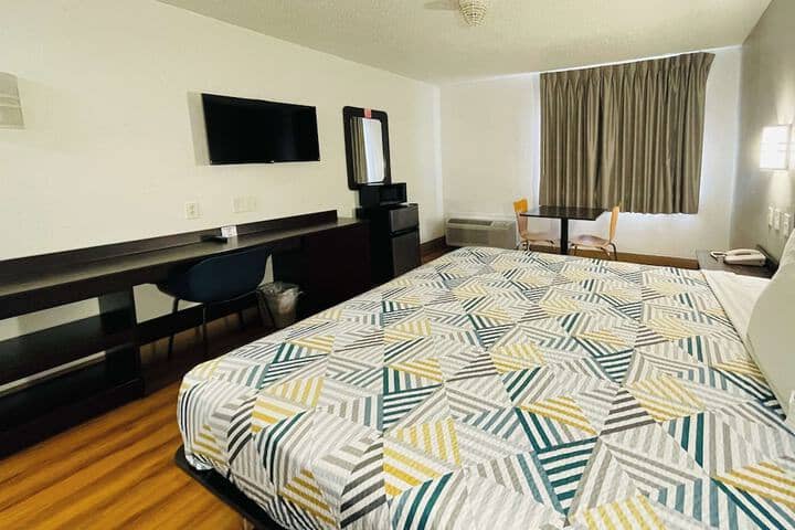 Room 7 of 32