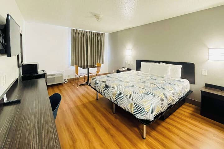 Room 6 of 32