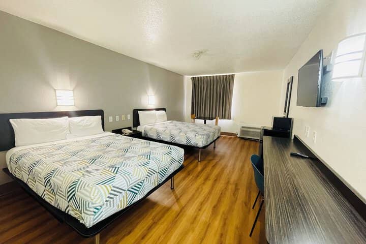 Room 13 of 32
