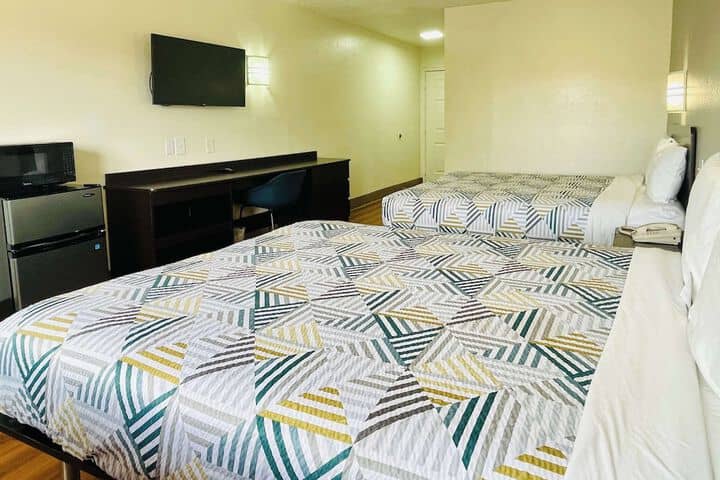 Room 10 of 32