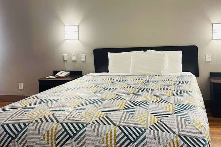 Room 9 of 32